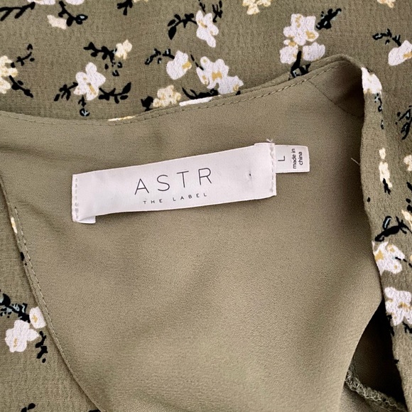 NWOT ASTR the Label Sweetheart Dress in Sage Green Ditsy fits like M - Picture 7 of 9